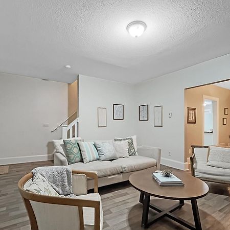 Vila Chic 2Br Duplex Free Parking Near Hospitals Des Moines Exteriér fotografie